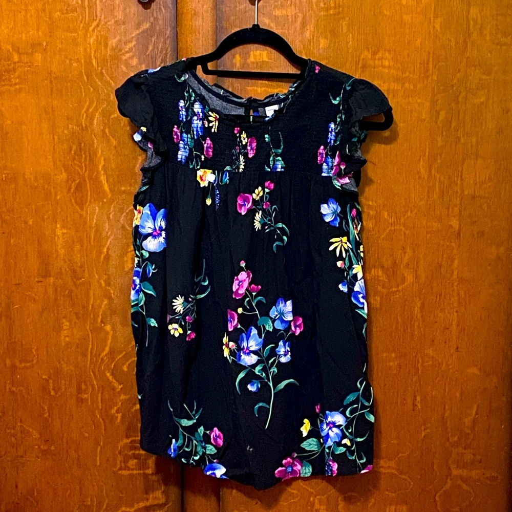 ON flower capped sleeve top